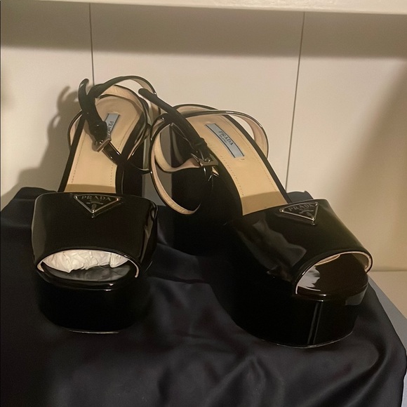 Prada Black Patent Leather Platform Ankle Strap Sandals! Fits size 7 1/2. - Picture 2 of 8